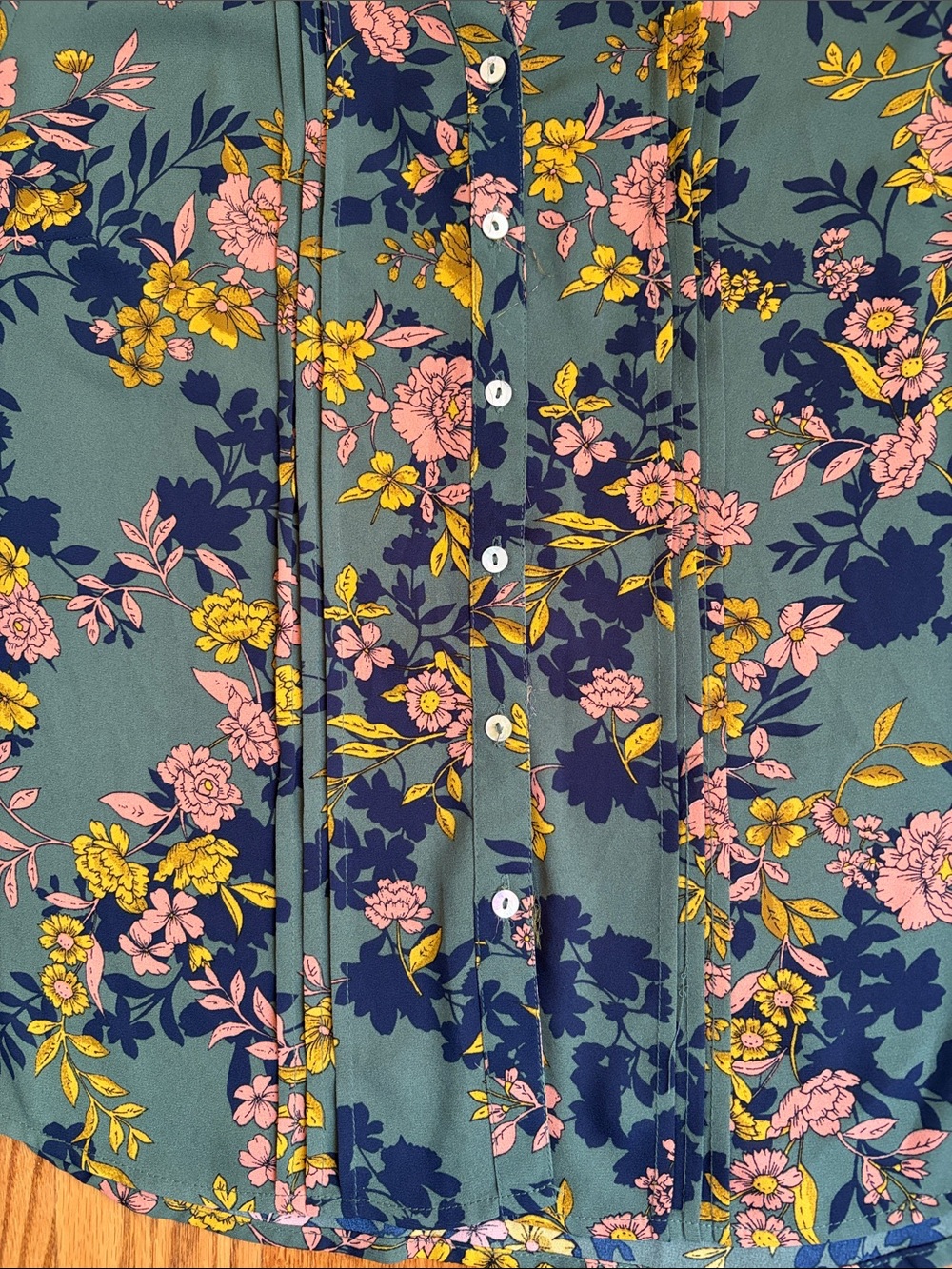 Nanette Lepore Lora Olive Green Floral Button-Up Top. Size: Large - Picture 5 of 10